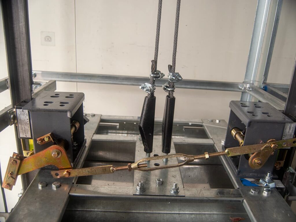 Dumbwaiter market supply check: car and guide rail assembly before despatch