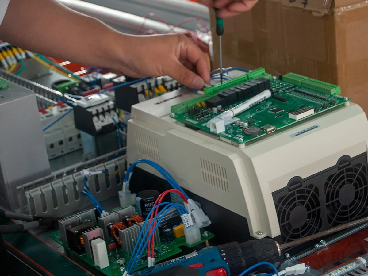 Dumbwaiter control board wiring and commissioning test at the ServLifts factory
