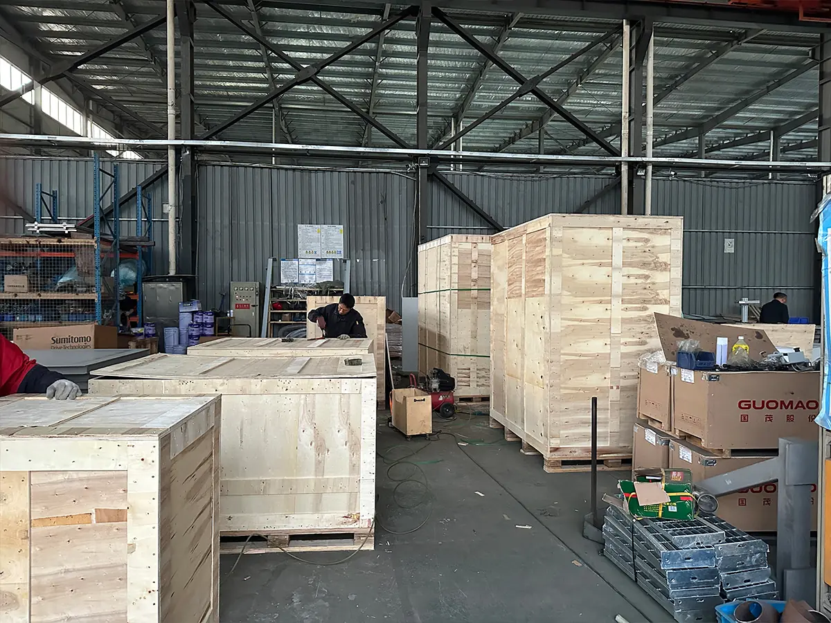 Dumbwaiter export packing for Latin America - ServLifts
