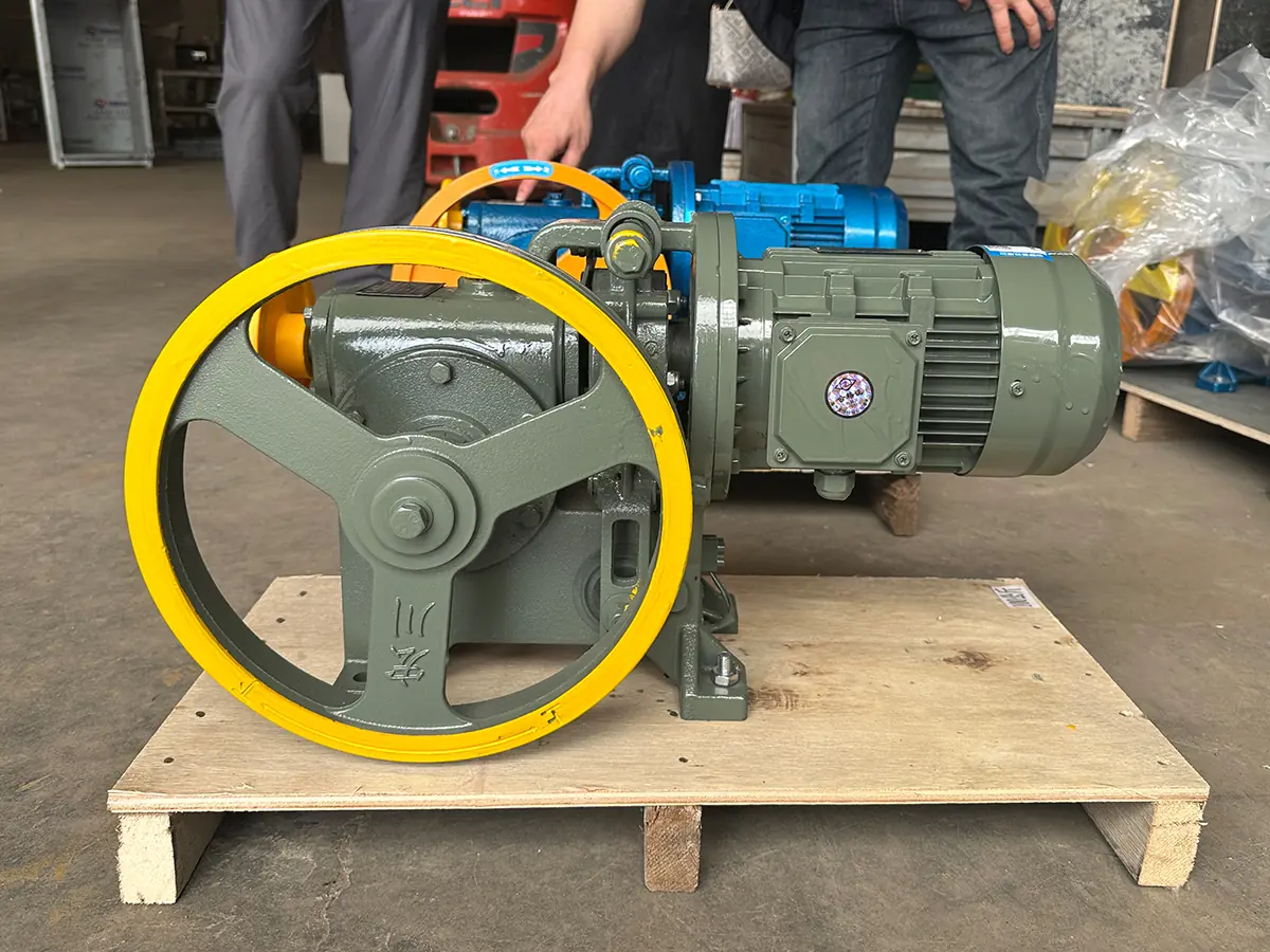 Dumbwaiter deposit balance - traction machine ready for shipment